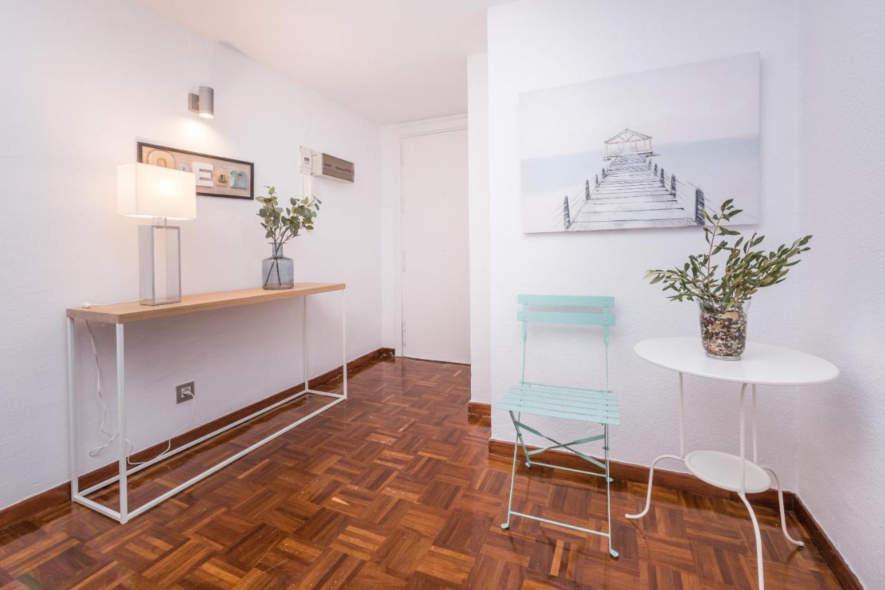 Apartamentos Paseo De La Farola Málaga Exterior foto
